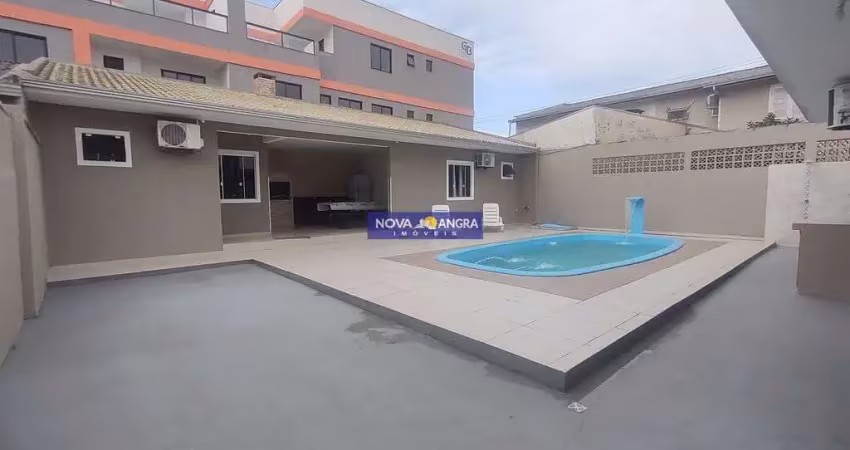 Residencia com piscina - acomodação 20 pessoas - proximado mar