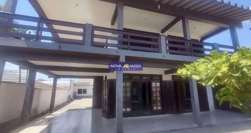 Sobrado para 20 pessoas á uma quadra do mar