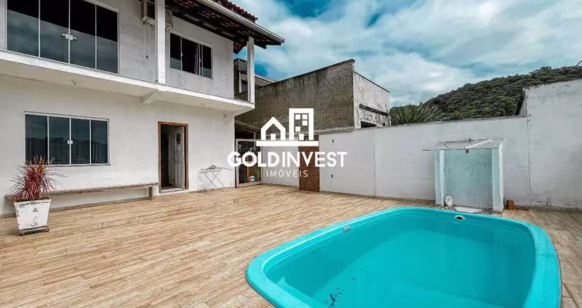 Casa espaçosa com 4 dormitórios, piscina e área de festas no Cedrinho