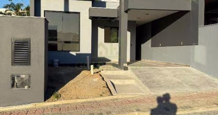 Lançamento em condomínio fechado Casa com 3 quartos (1 suite master) no centro da Guabiruba