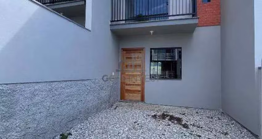 Sobrado com passagem lateral e 2 quartos no bairro tomas coelho