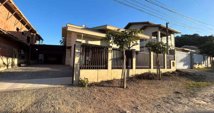 Casa a venda com 2 quartos sendo 1 suíte no bairro Limoeiro