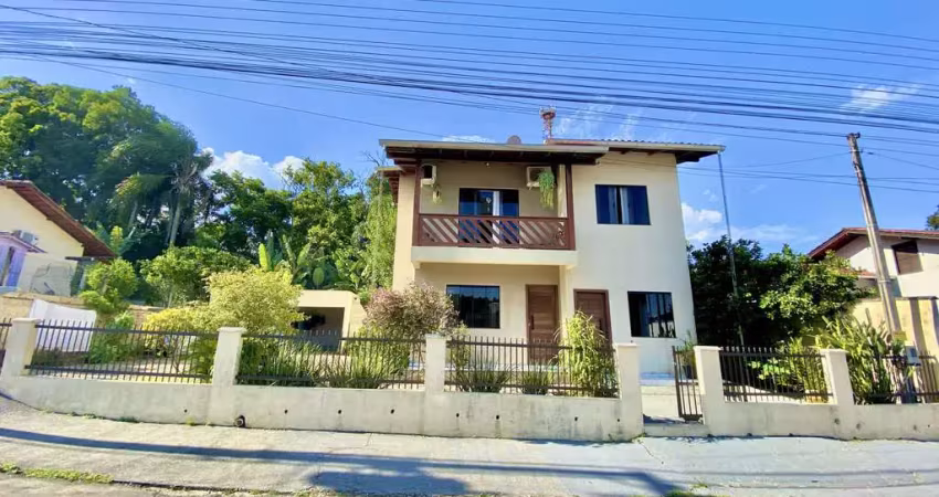 Casa no bairro Paquetá (2 casas no terreno)