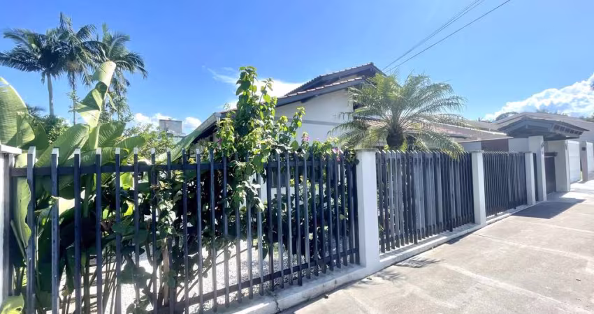 Casa à venda, 3 quartos, 2 vagas, Jardim Maluche - Brusque/SC