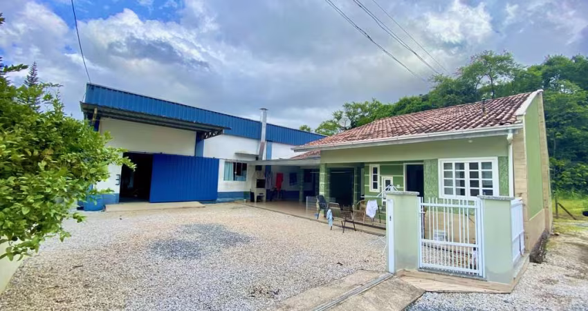 Casa e Galpão no bairro São Pedro