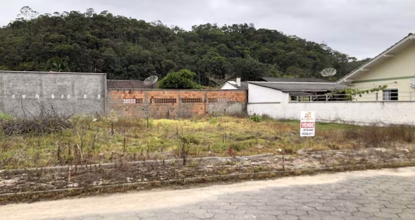 Terreno com 360 m² no Centro de Guabiruba plano e pronto para construir com escritura (pode ser financiado)