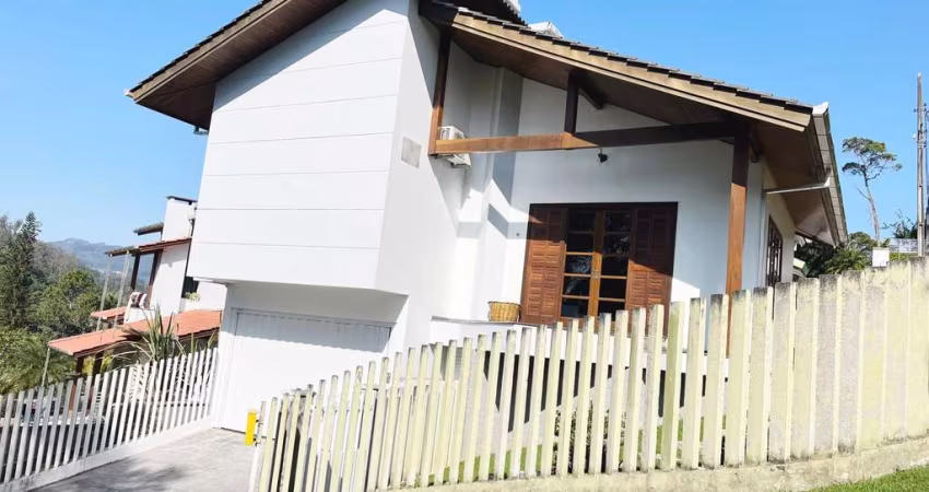 Casa à venda, 2 quartos, 1 suíte, 3 vagas, Primeiro de Maio - Brusque/SC