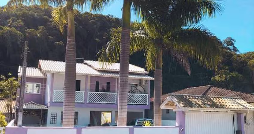 Casa com 3 quartos sendo 1 suite para venda em Brusque.