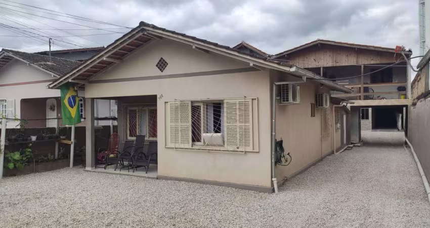 Casa à venda, 3 quartos, 5 vagas, São Luiz - Brusque/SC