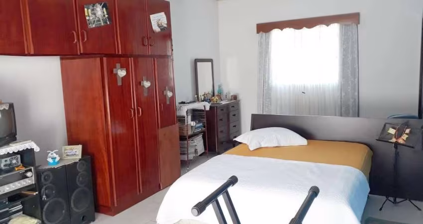 Casa à venda, 4 quartos, 2 suítes, 5 vagas, Centro - Brusque/SC