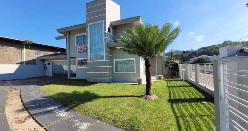 Casa com 3 quartos sendo 1 suíte á Venda no Centro da Guabiruba