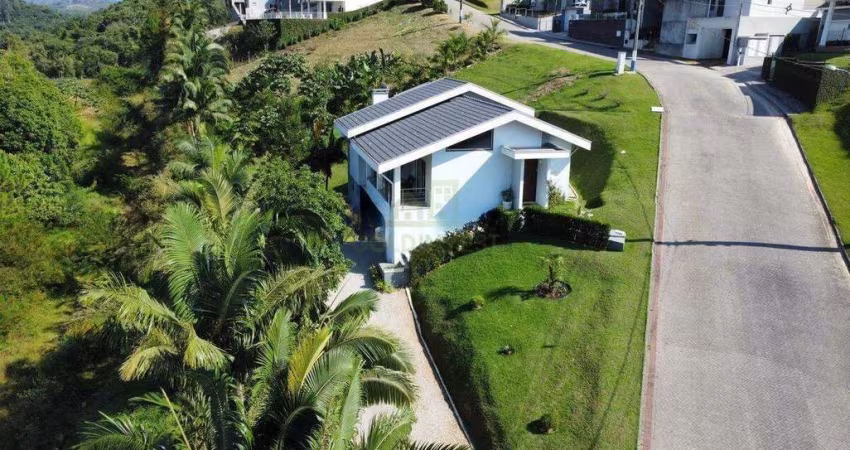 Casa Semi Mobiliada a Venda com 4 quartos, sendo 2 suítes com closet no Centro de Guabiruba