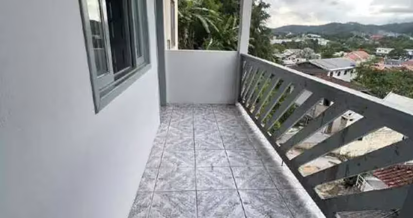 Casa com 3 quartos sendo 1 suite para venda no bairro maluche em brusque.