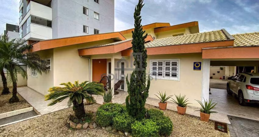 Casa com piscina no bairro Steffen - Brusque