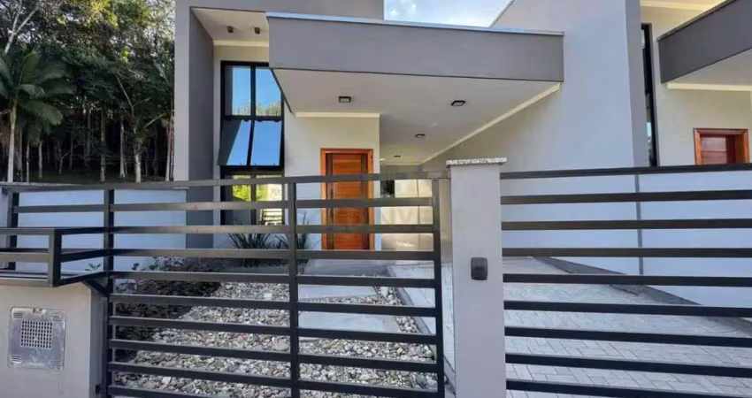 Casa para venda com 2 quartos e amplo terreno no bairro Lageado Baixo, Guabiruba.