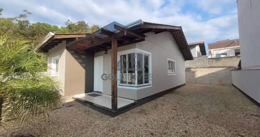 Casa solta á venda com 3 quartos sendo 1 suíte no bairro dom joaquim em brusque