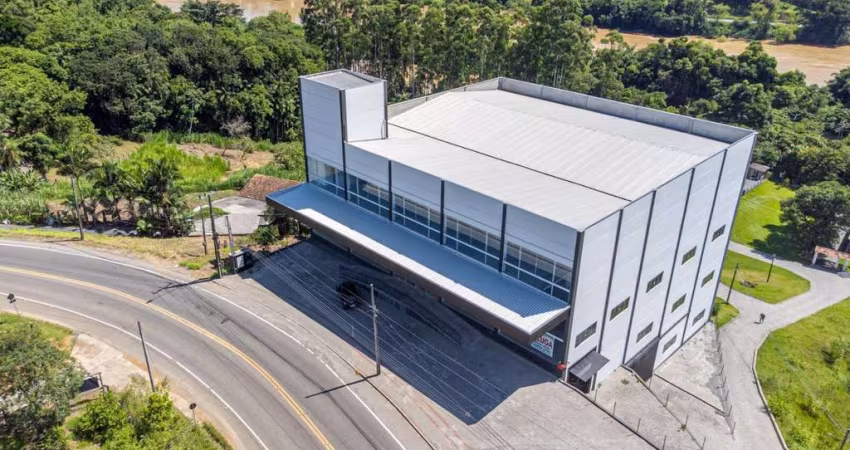 Amplo galpão de 3 pavimentos com 3.200m²!!!