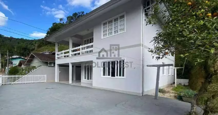 Casa com 3 quartos para alugar no Azambuja, Brusque 
