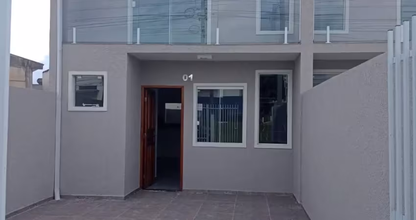Sobrado com sacada, frente para rua/Vitoria Regia