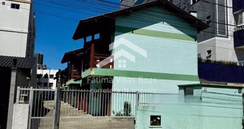 SOBRADO DUPLEX GEMINADO MOBILIADO À VENDA EM PEQUENO CONDOMÍNIO A 100 METROS DA PRAIA DOS INGLESES NA REGIÃO DAS GAIVOTAS EM FLORIANÓPOLIS