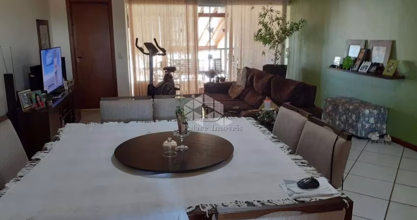 Sobrado à venda, 3 quartos, 1 suíte, 5 vagas, Bairro Parque dos Lagos.