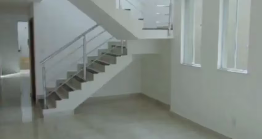 Vendo Uma Casa Na Regiao Santo Andre com 3 Quartos Por 480 Mil