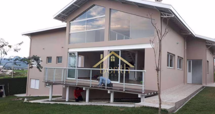 Sobrado com 4 dormitórios à venda, 300 m² por R$ 1.500.000,00 - Condomínio Village da Serra - Tremembé/SP