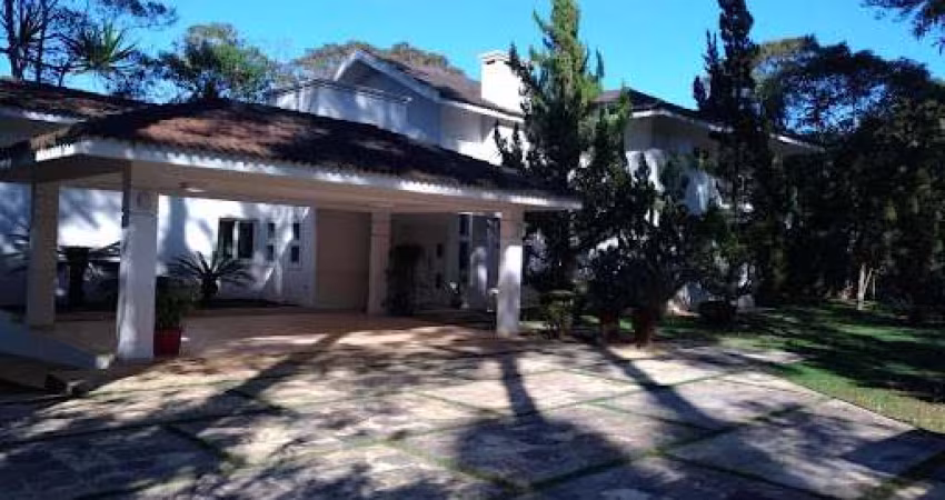Sobrado com 3 dormitórios para alugar, 400 m² por R$ 7.500,00/mês - Chácaras Cataguá - Taubaté/SP