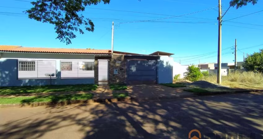 Casa para Venda em Campo Mourão, Jardim Veneza, 3 dormitórios, 2 banheiros, 2 vagas