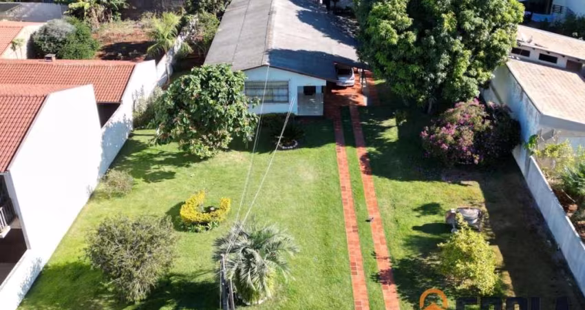 Casa para Venda em Campo Mourão, Centro, 2 dormitórios, 1 suíte, 2 banheiros, 3 vagas