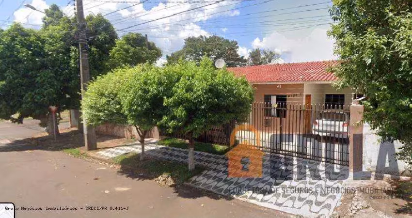 Casa para Venda em Campo Mourão, Centro, 3 dormitórios, 1 suíte, 2 banheiros, 1 vaga