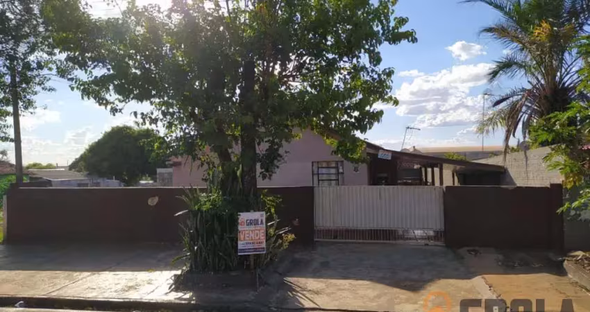 Casa para Venda em Campo Mourão, Jardim Lar Paraná, 5 dormitórios, 2 banheiros, 2 vagas