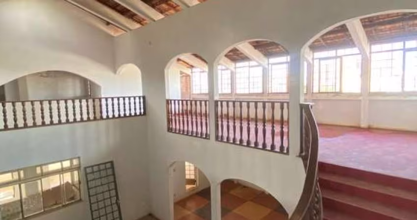 Residencial e Comercial para Locação em Campo Mourão, Centro, 4 dormitórios, 1 suíte, 2 banheiros, 1 vaga