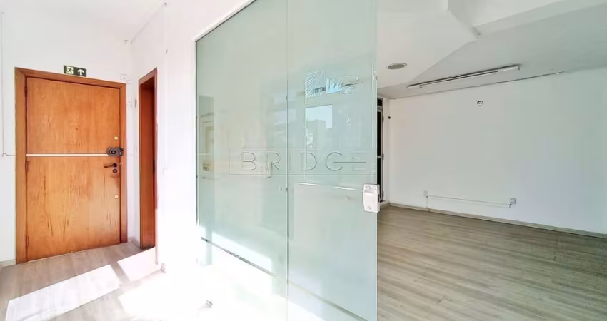 Sala comercial com 3 salas para alugar na Avenida Cairu, 1034, Navegantes, Porto Alegre