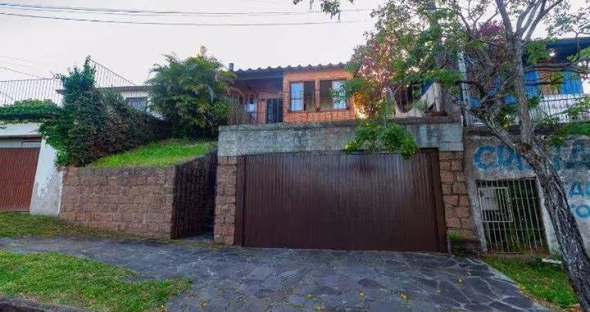 Casa comercial com 4 salas para alugar na Rua Rafael Clark, 407, Partenon, Porto Alegre