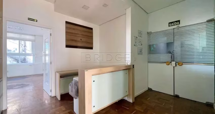 Sala comercial com 3 salas para alugar na Largo Visconde do Cairu, 12, Centro Histórico, Porto Alegre