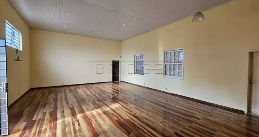 Casa comercial com 2 salas para alugar na Avenida Benno Mentz, 690, Vila Ipiranga, Porto Alegre