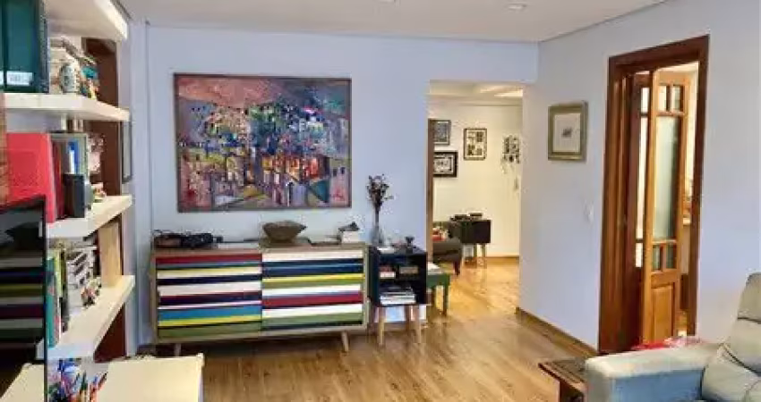 Apartamento de 3 dormitórios no coração do bairro Petrópolis, nas proximidades da praça da Encol