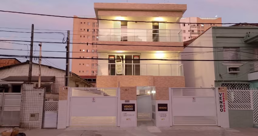 Sobrado 3 dormitorios novo frente com varandas 3 garagens quintal e churrasqueira