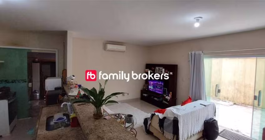 VARGEM PEQUENA: LINDA CASA DUPLEX COM 3 SUÍTES À VENDA