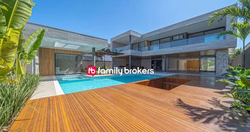 CONDOMINIO MALIBU: EXCELENTE CASA TRIPLEX COM 5 SUITES | 1.050 M² | 3 VAGAS | SOL DA MANHÃ