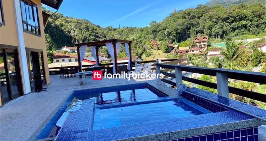 LUXO EM TERESÓPOLIS: CASA DUPLEX COM 5 SUÍTES SENDO 3 SUITES | 2200 M² | 4 VAGAS