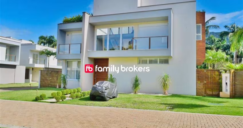 LUXUOSA CASA DE 4 QUARTOS E 594m² Á VENDA PRÓXIMO A PRAIA EM MARESIAS