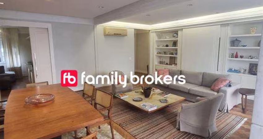 OPORTUNIDADE EM COPACABANA: APARTAMENTO DE 3 QUARTOS | 240M² | QUADRA DA PRAIA