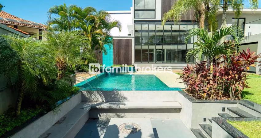 CONDOMÍNIO MASÕES: MANSÃO TRÍPLEX CONTEMPORÂNEA DE 1.280m² E 5 SUÍTES À VENDA