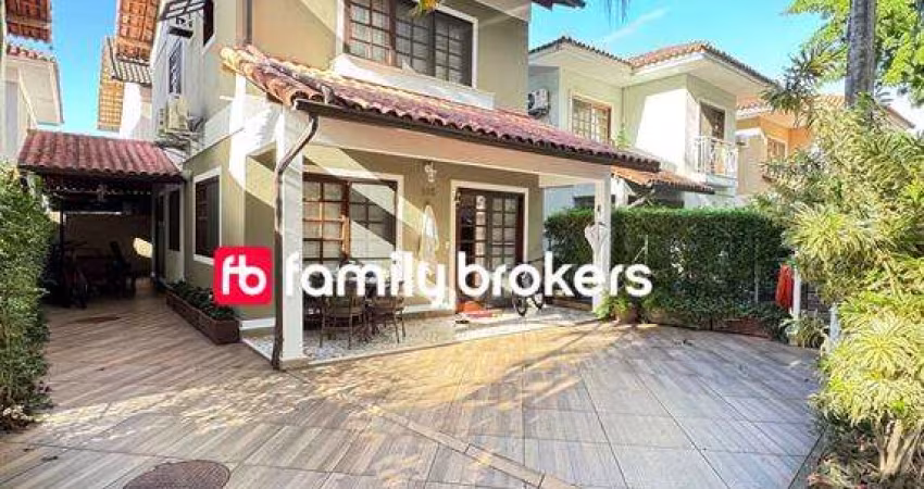 BELÍSSIMA CASA DE 133M² e 3 SUÍTES | MOBILIADA | PORTEIRA FECHADA - VARGEM PEQUENA