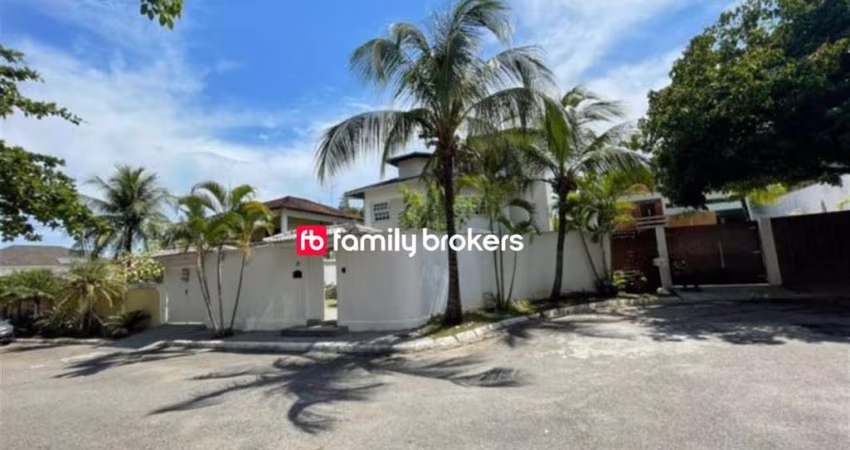 EXCELENTE CASA TRIPLEX COM 438M² | 4 SUÍTES | ÁREA DE LAZER - BARRA DA TIJUCA.