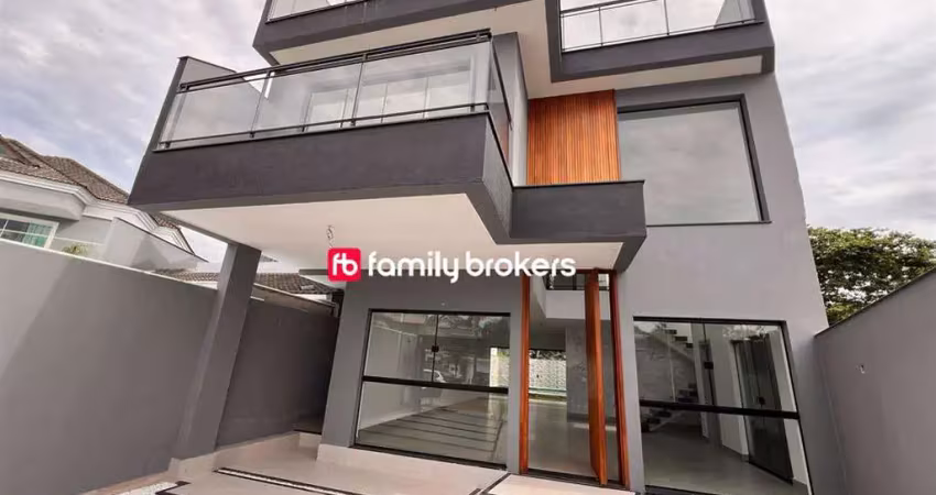 Linda casa triplex com 4 quartos | 420m² | sol da manhã | 2 vagas - riviera del sol