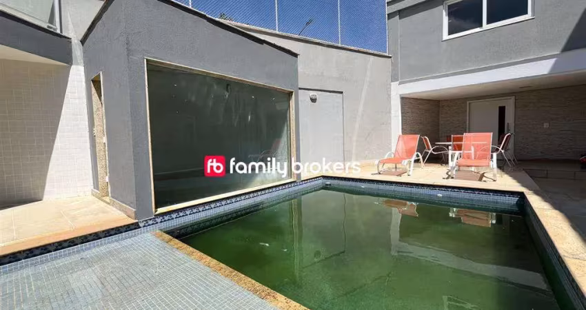Casa triplex com 783m² à venda em condomínio fechado à venda