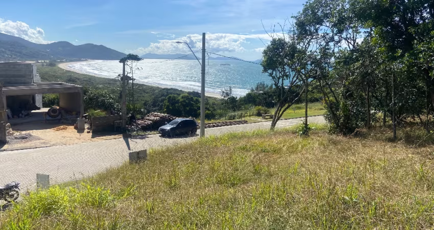 Terreno em região nobre com vista para o mar !